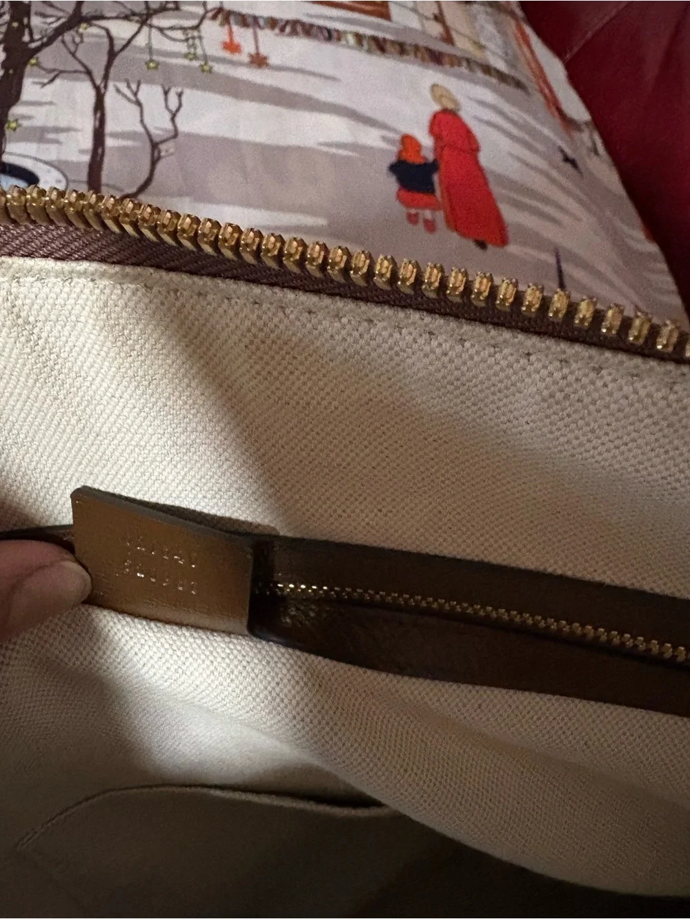Gucci signature gg